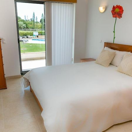 Sunny Villa Facing The Swimming Pool Fontainhas  Luaran gambar